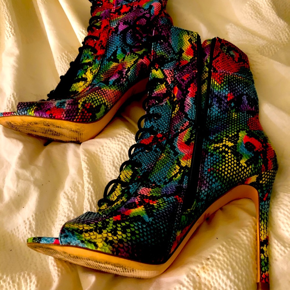 Heeled booties